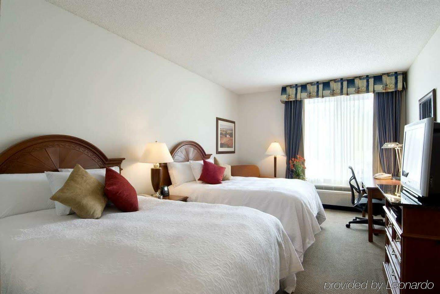 Hilton Garden Rogers Hotel 4*